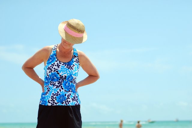 mom-in-her-sun-hat mom-in-her-sun-hat