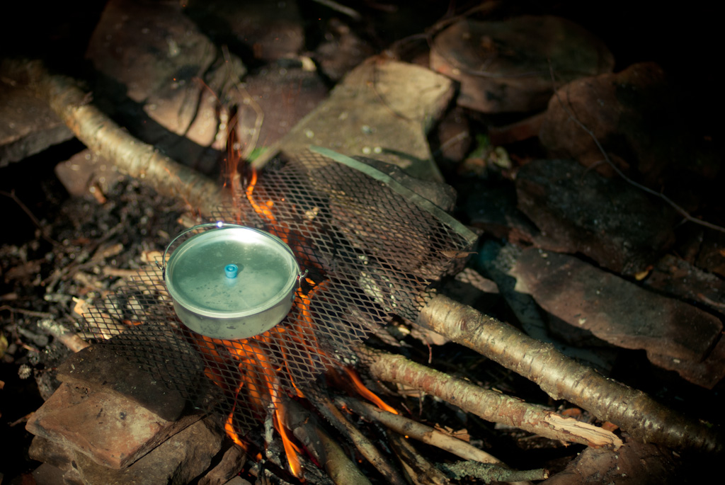 3-aluminum-camping-pot-over-grill